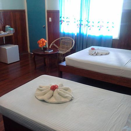 Rekona Lodge Gizo Bilik gambar