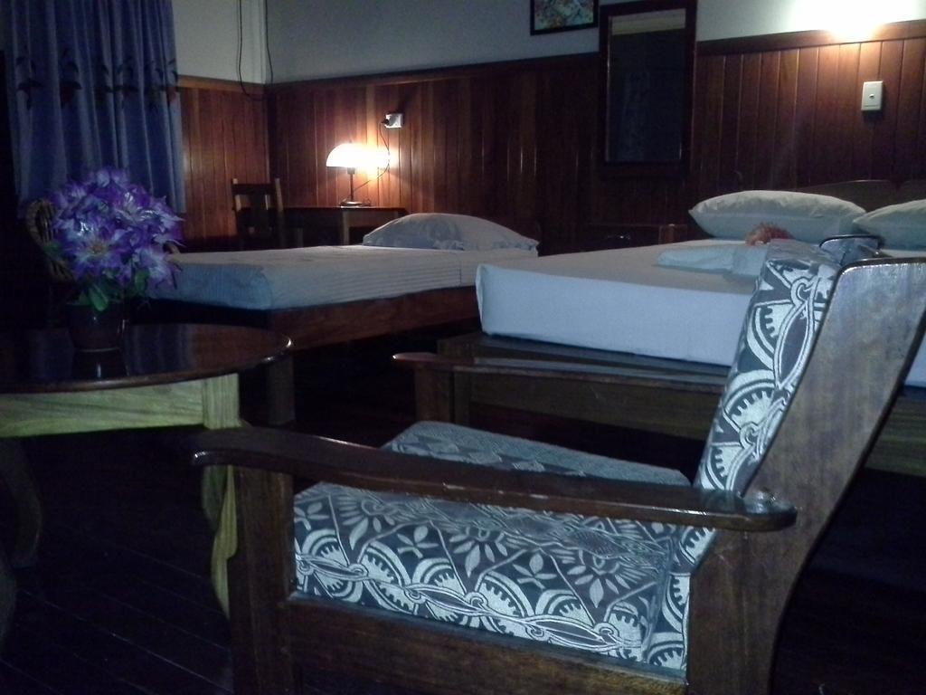 Rekona Lodge Gizo Bilik gambar
